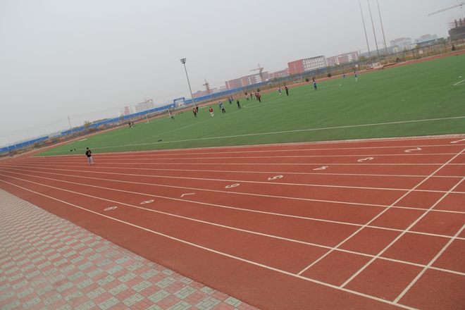 北京交通大學(xué)黃驊分校4*4<a href=http://www.rkkor.cn target=_blank class=infotextkey>塑膠跑道</a>工程實(shí)例