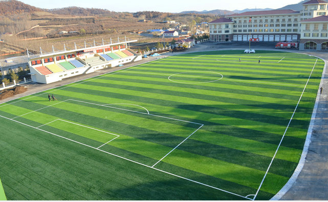 人造草坪足球場(chǎng)