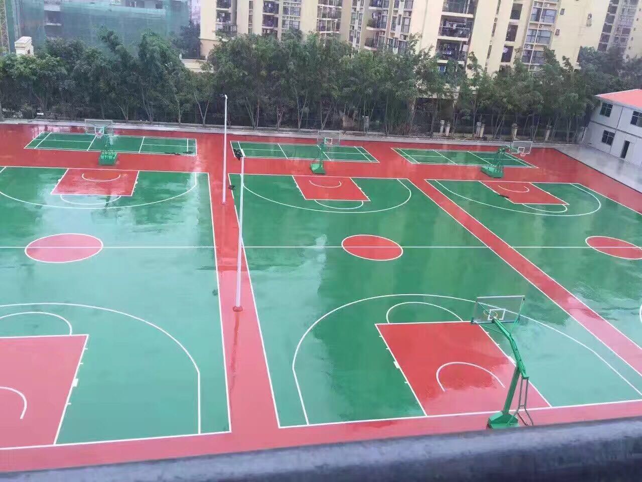 深圳龍崗南芳學(xué)校 <a href=http://www.rkkor.cn target=_blank class=infotextkey>硅PU</a>球場(chǎng)