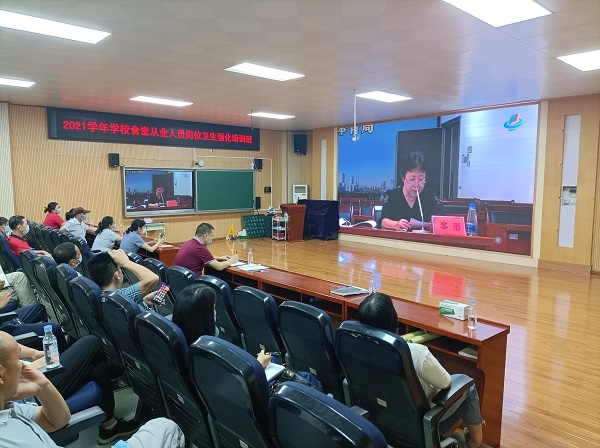 曹二小學(xué)：加強食堂從業(yè)人員培訓(xùn) 共筑學(xué)校食品安全防線