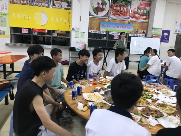 師生同歡，共賀中秋