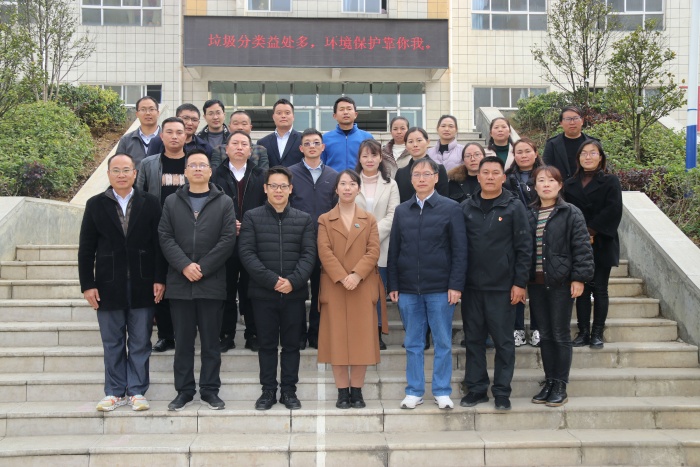 山水相連情誼深，東西協(xié)作共發(fā)展