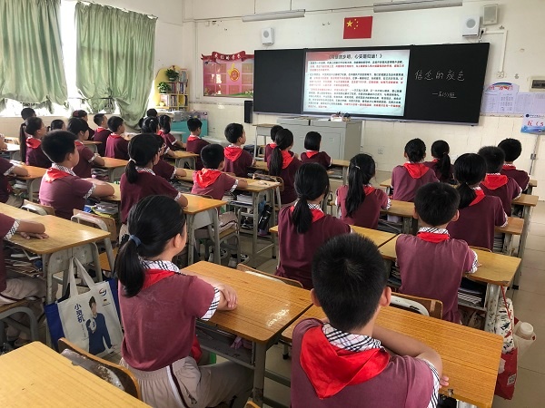 新圩小學(xué)開展愛國主義教育主題班會(huì)