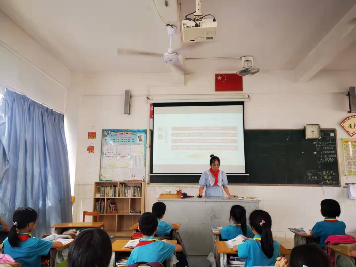 三民學校舉行“請黨放心，強國有我”主題班會