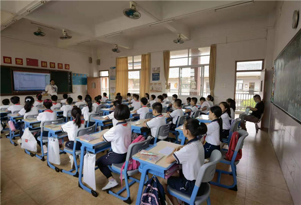 翠亨小學(xué)：中山市人民政府督學(xué)、南朗街道教育和體育事務(wù)中心副主任黃嘉宏到翠亨小學(xué)觀課調(diào)研