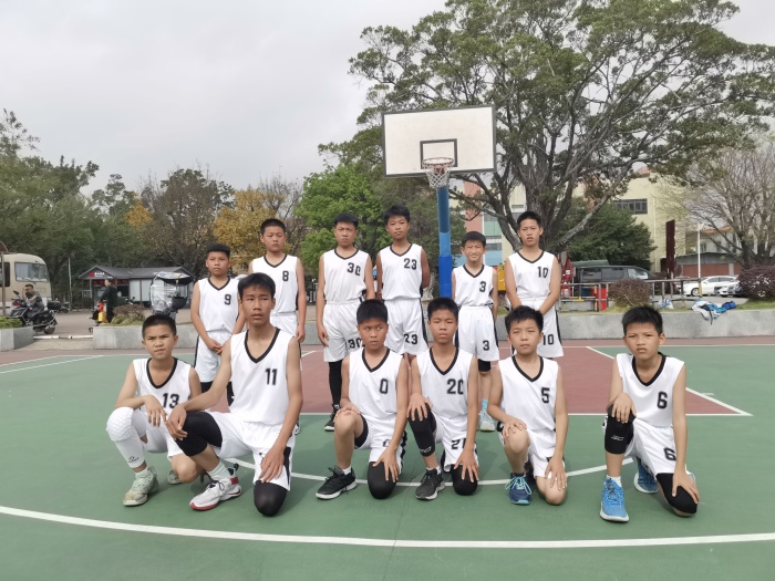 凝心聚力展風采，籃球場上展英姿
