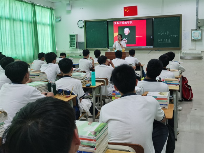 中山市火炬科學技術學校開展“我看偶像”主題班會