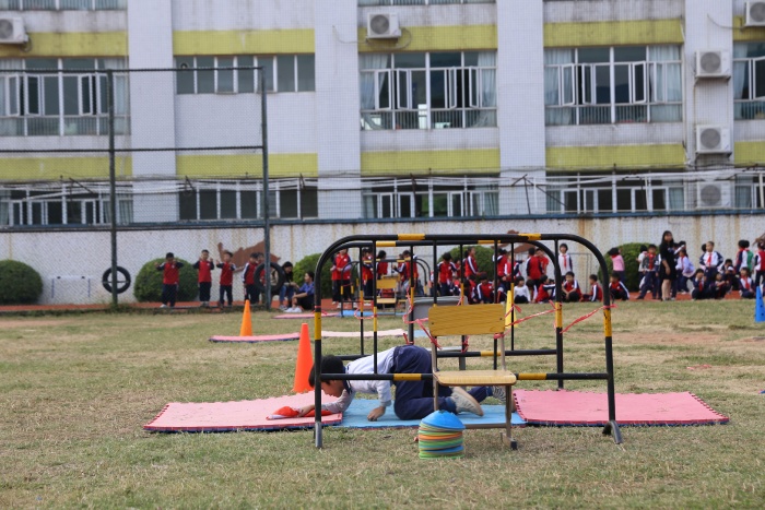 傳承長(zhǎng)征魂，展望未來(lái)景