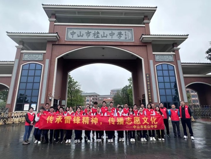 敬老養(yǎng)美德，鄉(xiāng)情滿人間