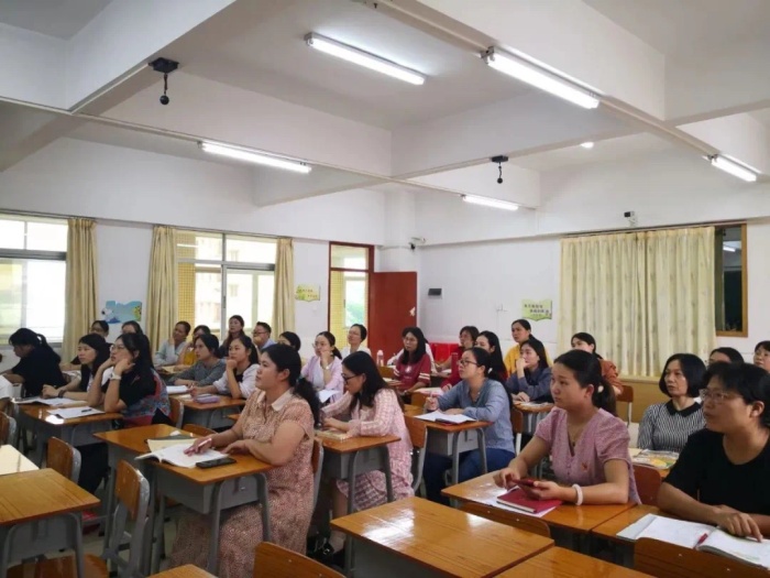 信息技術(shù)助教學(xué)，全體研課促提升