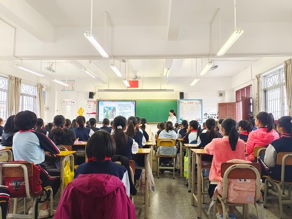 擁抱青春，笑對花季