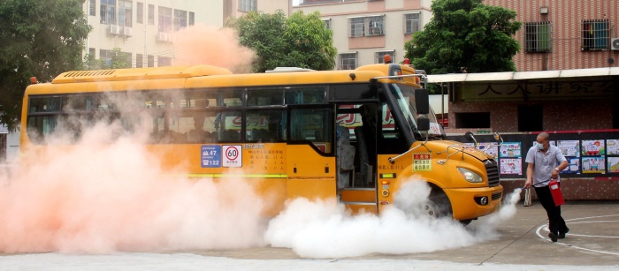 加強(qiáng)校車應(yīng)急演練，筑牢師生安全防線