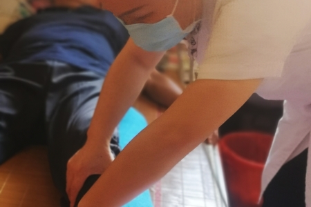 國慶假期，板芙醫(yī)院醫(yī)生志愿者上門送診療