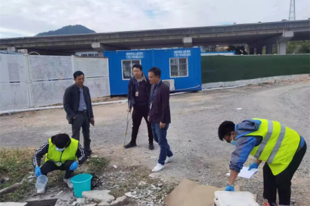 南區(qū)街道：開展專項(xiàng)行動(dòng)，對(duì)違法行為“亮劍”