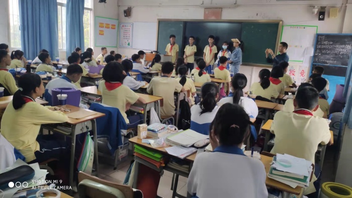 阜沙中學(xué)市級課題組開展愛國主題德育拓展實(shí)踐活動