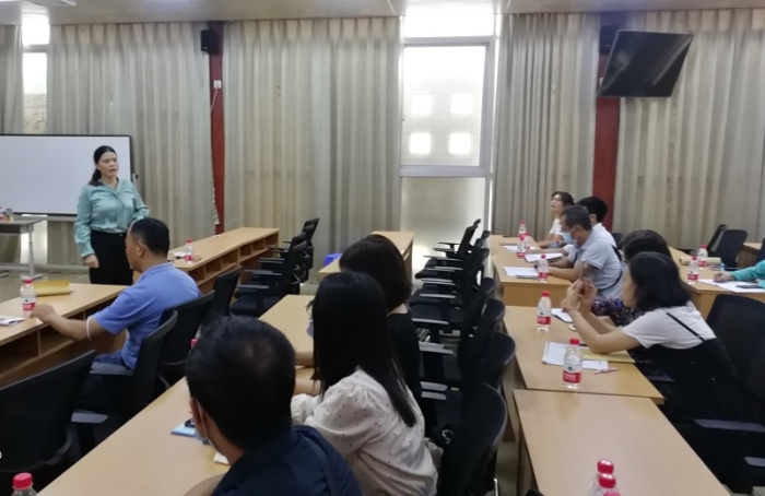 開(kāi)展學(xué)農(nóng)實(shí)踐，體驗(yàn)勞動(dòng)光榮