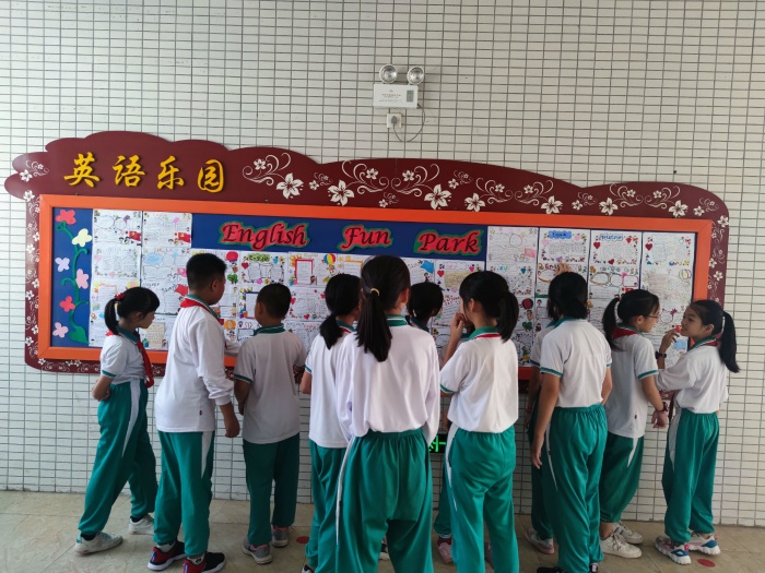 英語小報，精彩紛呈