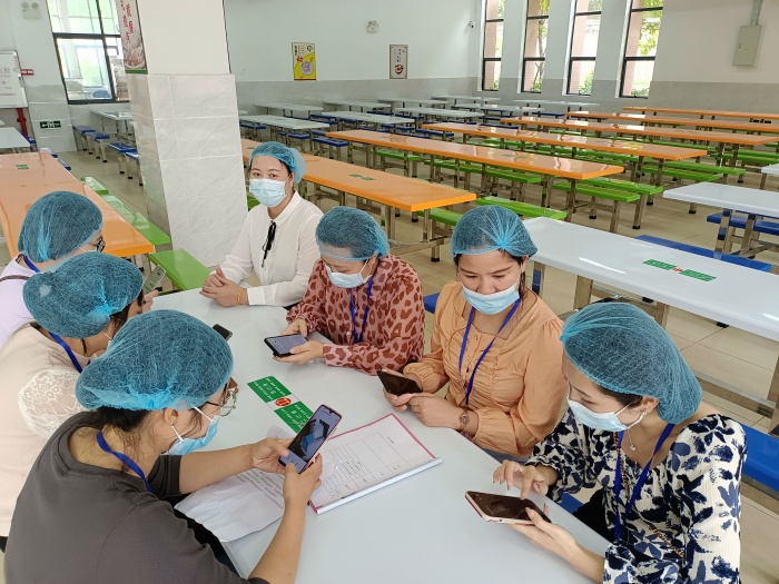 開發(fā)區(qū)第一小學：家長進?！案把纭保还蚕砜鞓贰笆场惫? width=