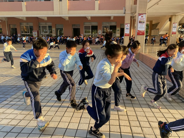 大涌鎮(zhèn)旗北小學開展消防應急疏散演練活動