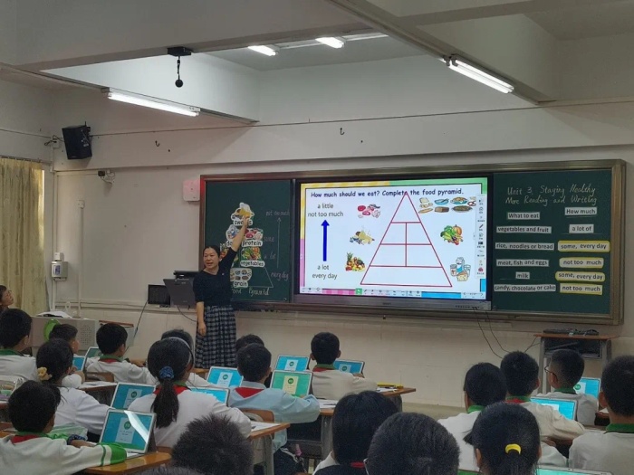 信息技術(shù)助課堂，專家引領(lǐng)促提升