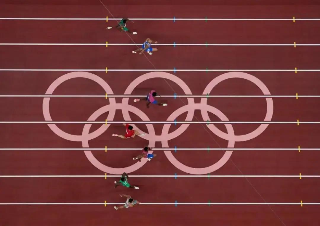 “黑科技”跑道，讓運(yùn)動(dòng)員“飛了起來(lái)”！-奧運(yùn)田徑跑道是如何造出來(lái)的？