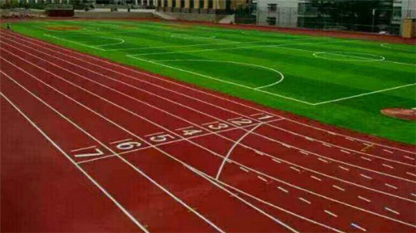 操場(chǎng)<a href=http://www.rkkor.cn target=_blank class=infotextkey>塑膠跑道</a>