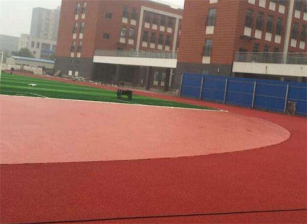 體育場<a href=http://www.rkkor.cn target=_blank class=infotextkey>塑膠跑道</a>