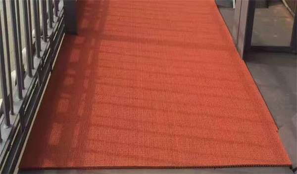 預(yù)制式環(huán)保橡膠卷材跑道