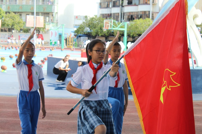 “紅領(lǐng)巾心向黨 爭做新時(shí)代好隊(duì)員”
