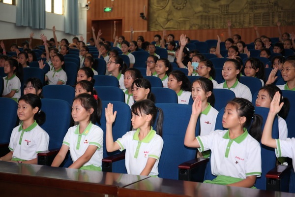 呵護(hù)花季　伴你成長(zhǎng)