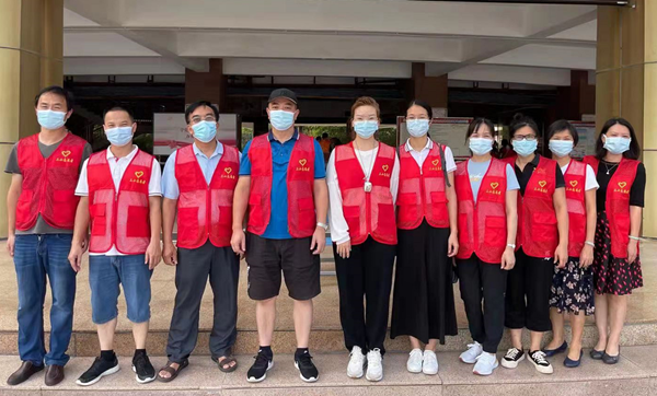 火炬三?。何覟槿罕娹k實事 一線助力疫情防控