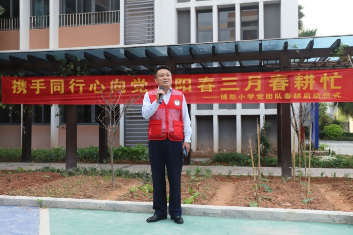 “攜手同行心向黨，陽春三月春耕忙”