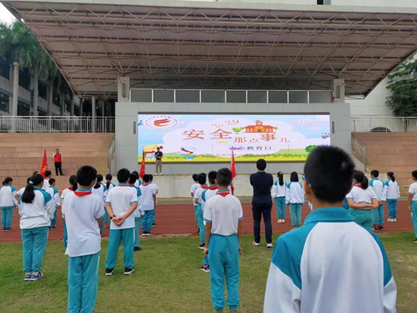 火炬二中開展“全國中小學(xué)生安全教育日”主題宣傳活動
