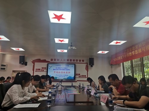 課題研究凝智慧，中期匯報(bào)促提升