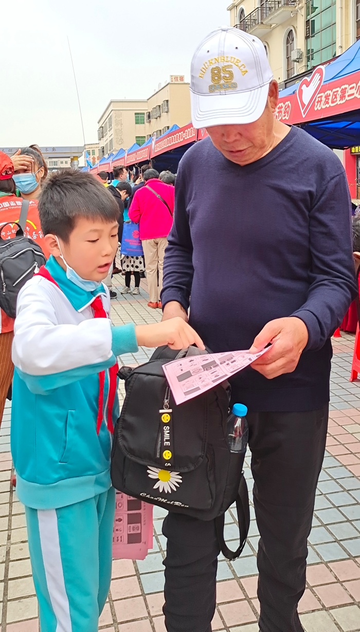 春回大地滿眼綠，愛護(hù)環(huán)境我先行