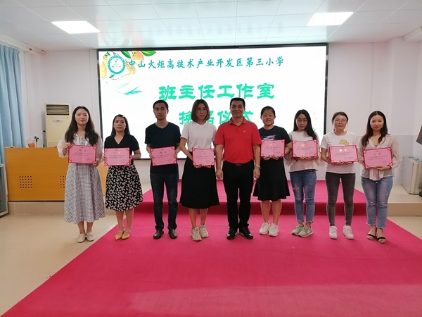 鳳麟已擲地，潤物于無聲