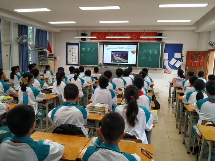 開(kāi)發(fā)區(qū)二中開(kāi)展新學(xué)期第一堂心理課