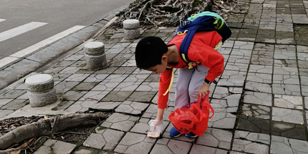 童心向黨，學(xué)雷鋒，做先鋒