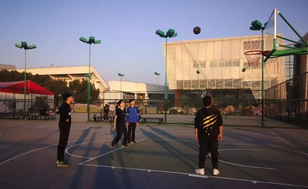 9所符合條件的城區(qū)學(xué)校的體育場地全部向社會開放。