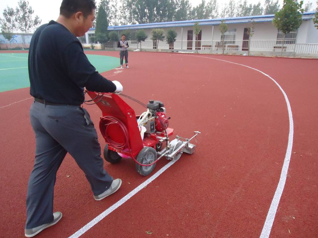 <a href=http://www.rkkor.cn target=_blank class=infotextkey>塑膠跑道</a>畫線