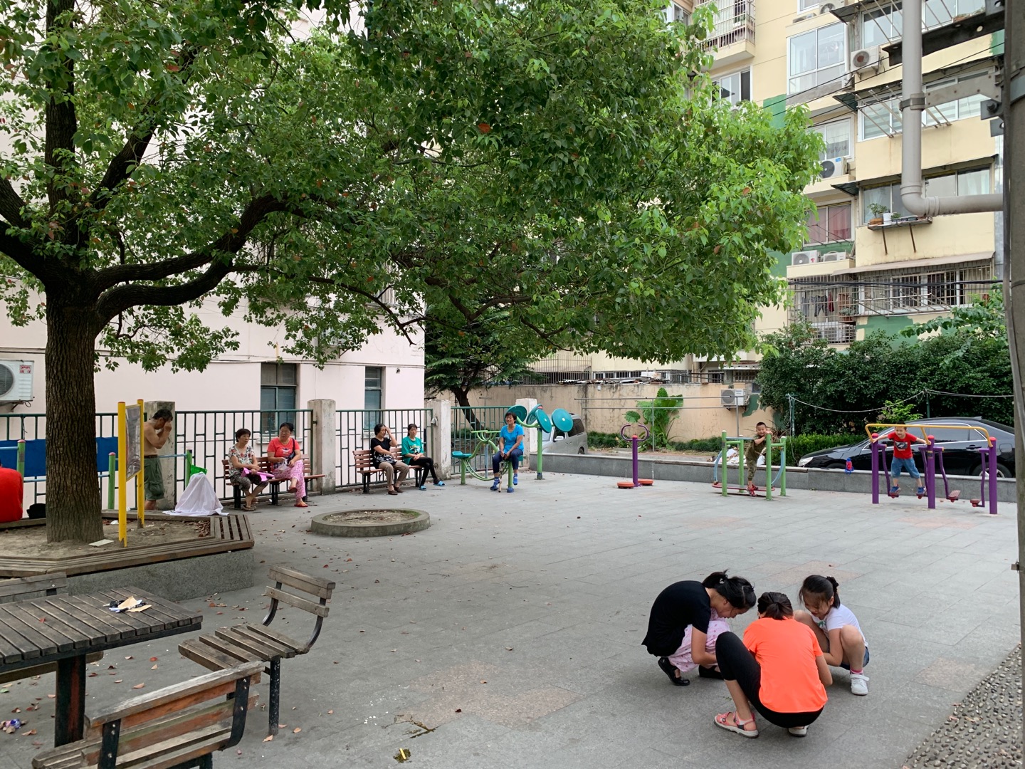 長(zhǎng)一居委848弄健身點(diǎn)