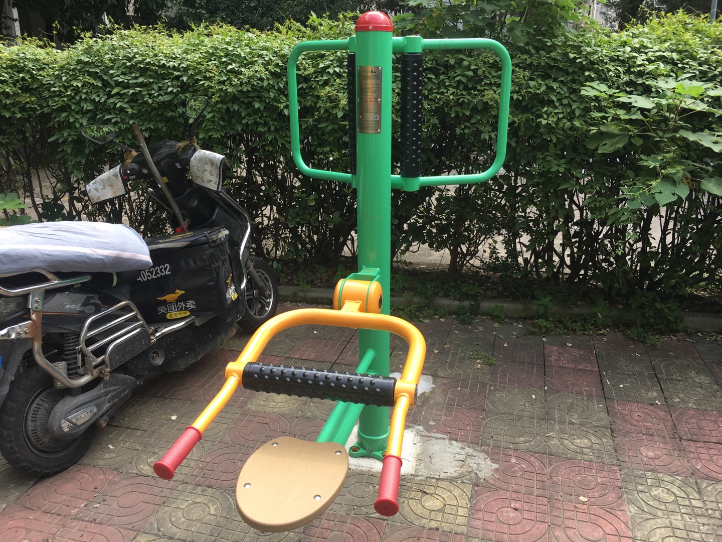 坐式腰背按摩器