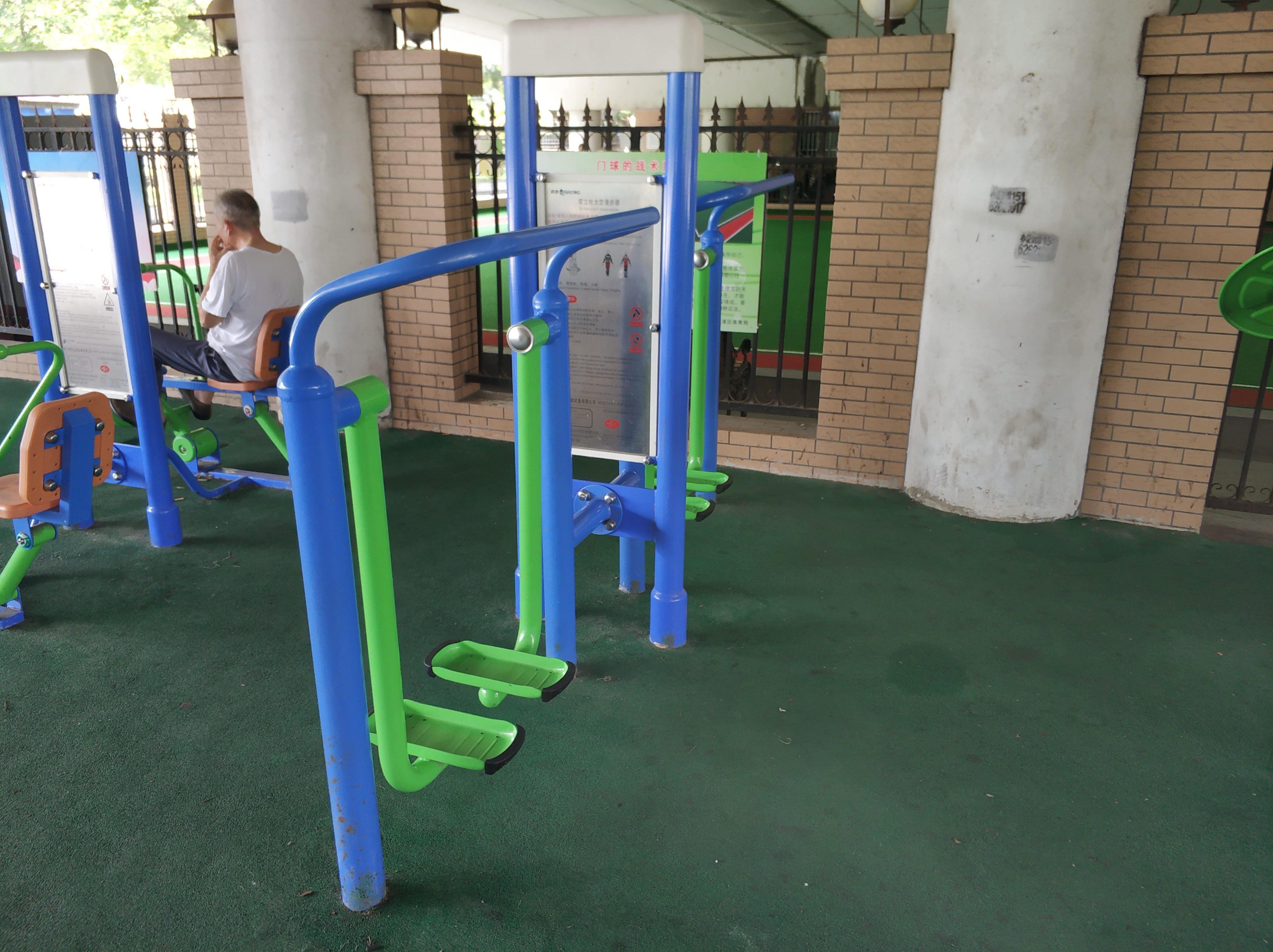 雙立柱太空漫步器