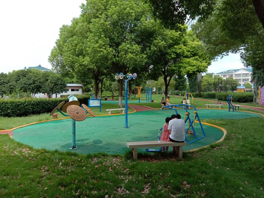 育苑小區(qū)1866弄南區(qū)市民健身點