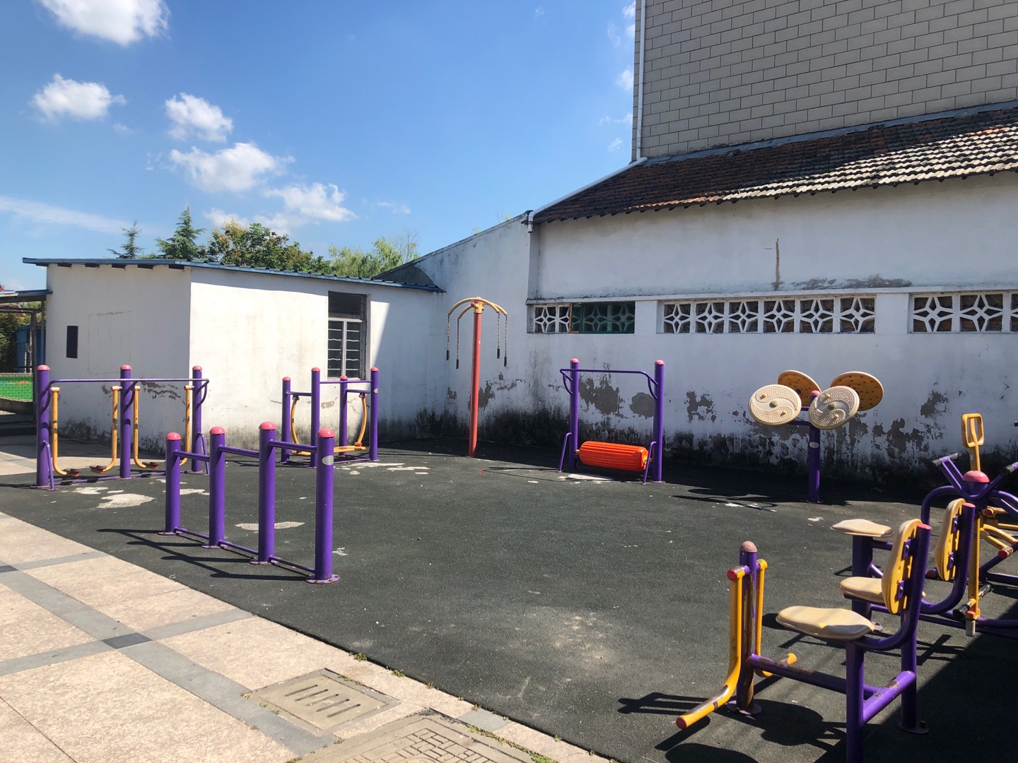 山新居委會(huì)健身點(diǎn)