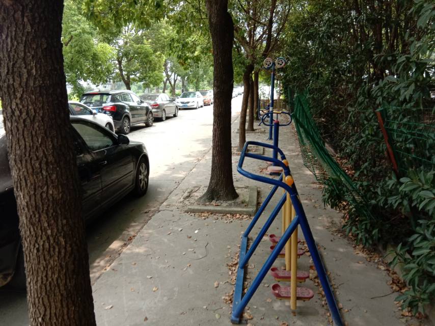 勞動(dòng)村南丁健身點(diǎn)