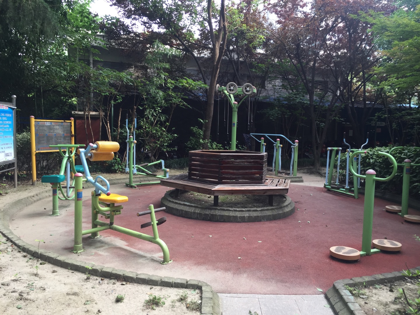 華漕敬老院健身點