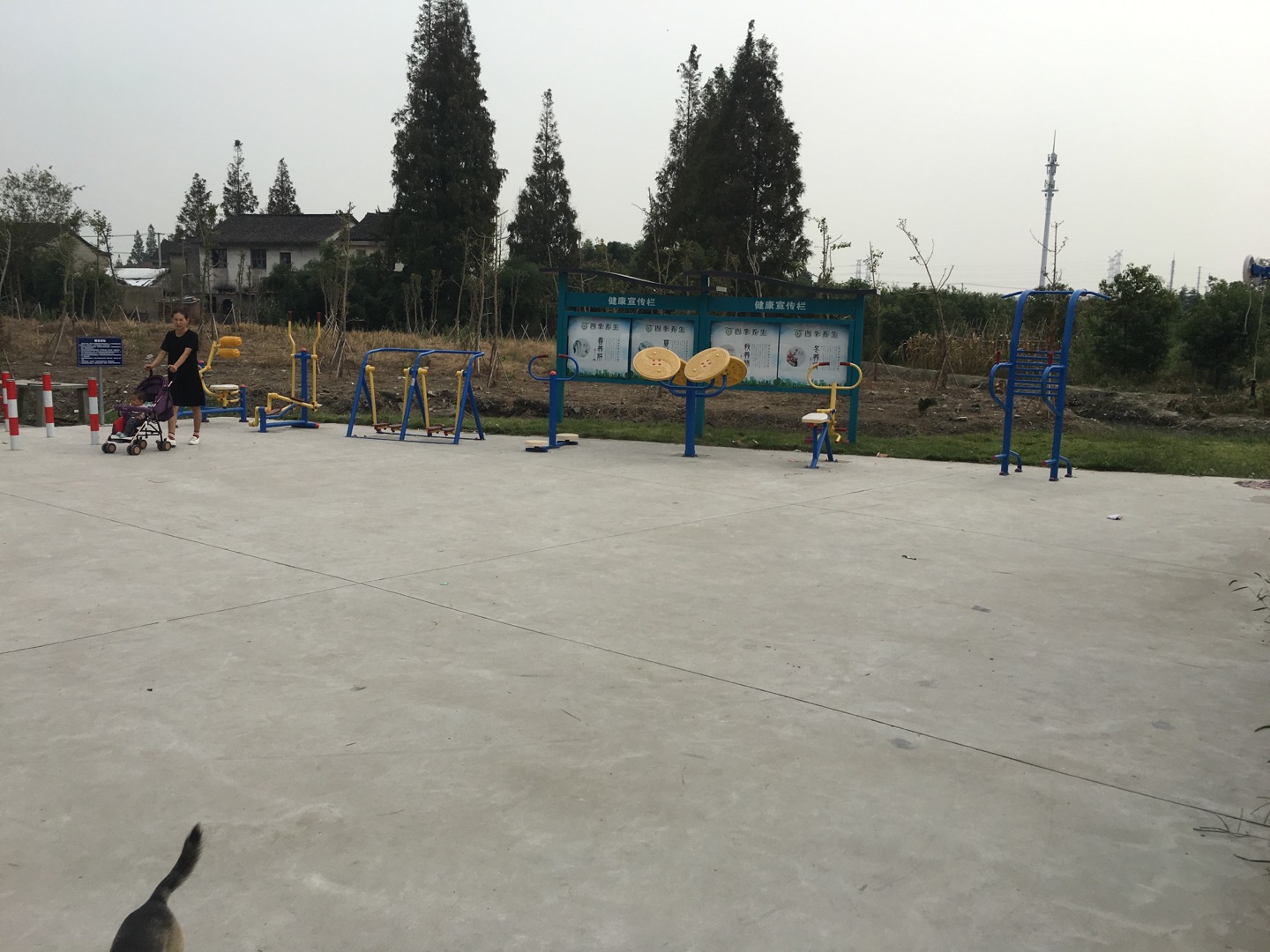聯(lián)建村休閑廣場(chǎng)健身點(diǎn)