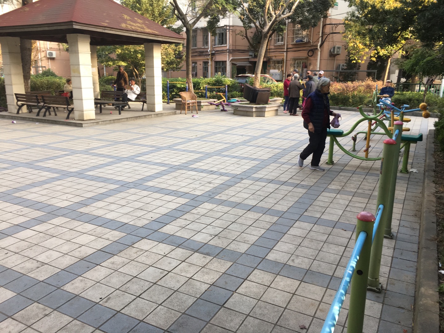 浦三路601弄對(duì)面健身苑點(diǎn)