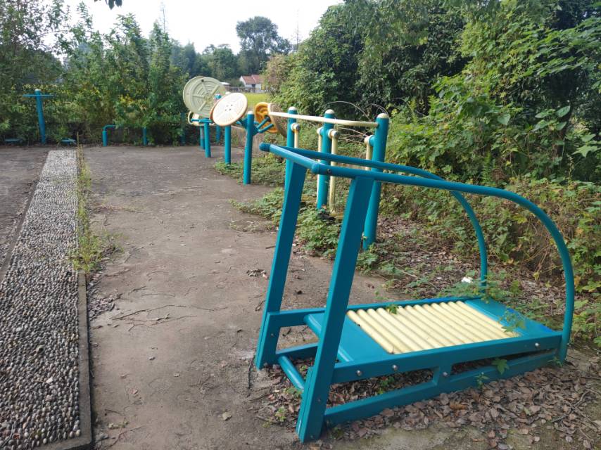 東江居委健身點